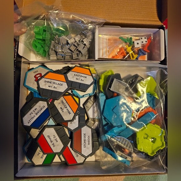 NEW U-Build Monopoly Game by HASBRO - Picture 5 of 11